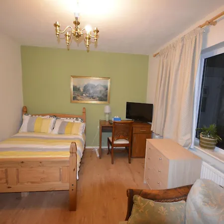 Double Bedroom With View To The Garden Oxford Exterior photo