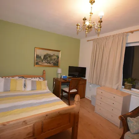Double Bedroom With View To The Garden Oxford Exterior photo