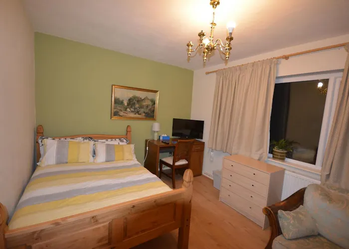 Double Bedroom With View To The Garden