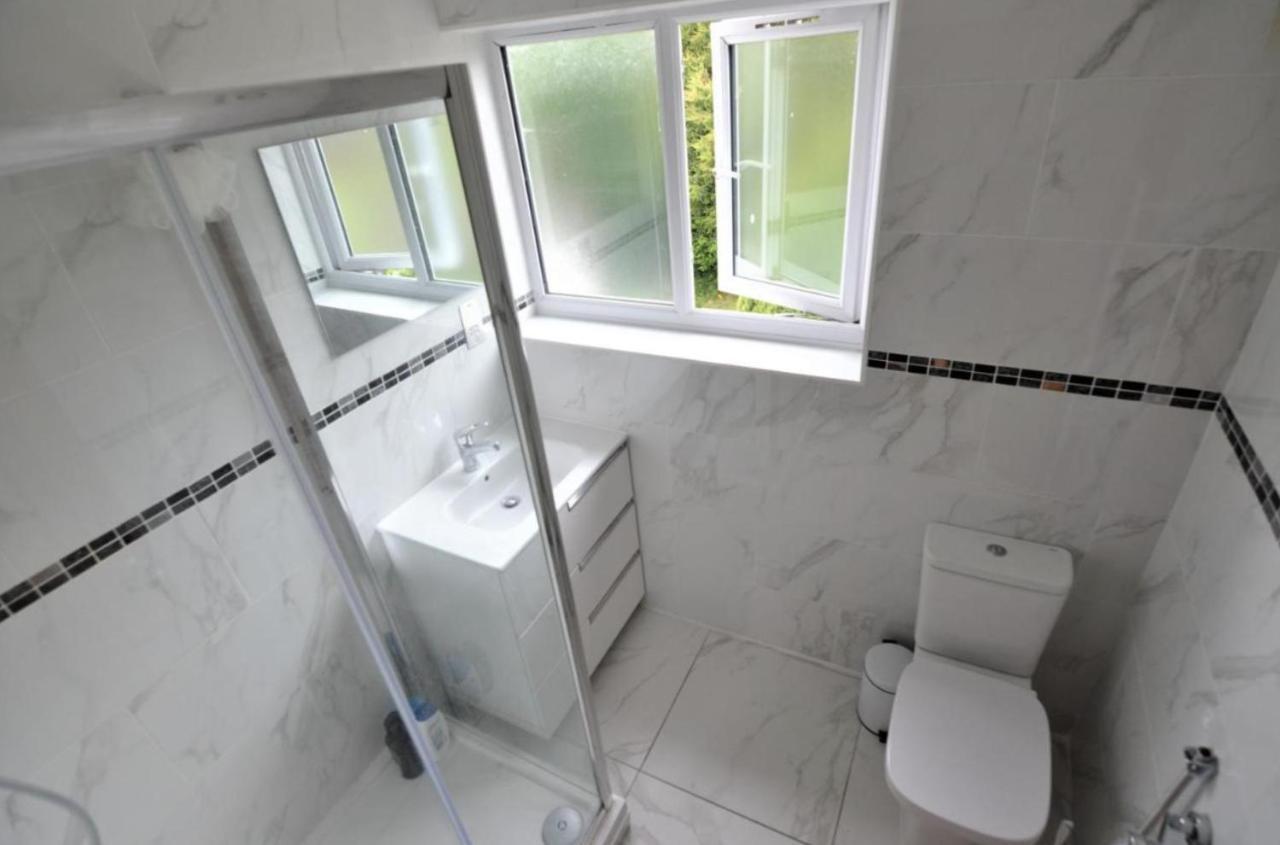 Double Bedroom With View To The Garden Homestay Oxford