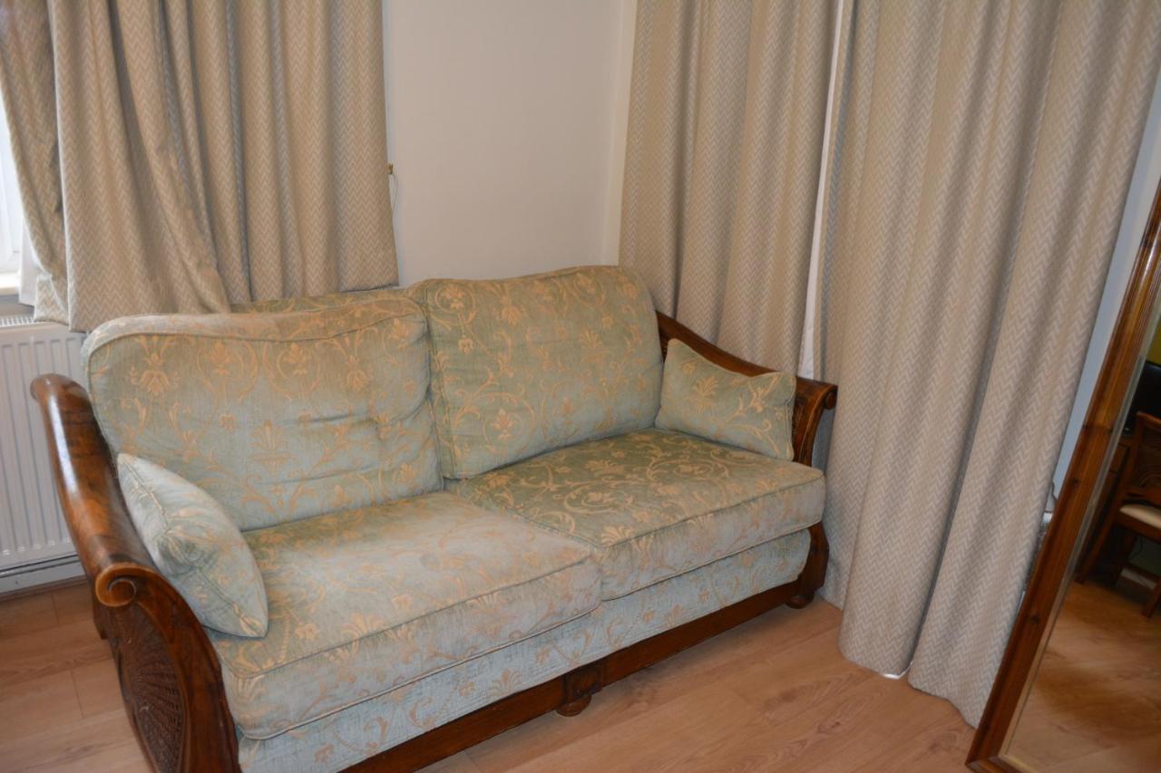 Double Bedroom With View To The Garden Oxford