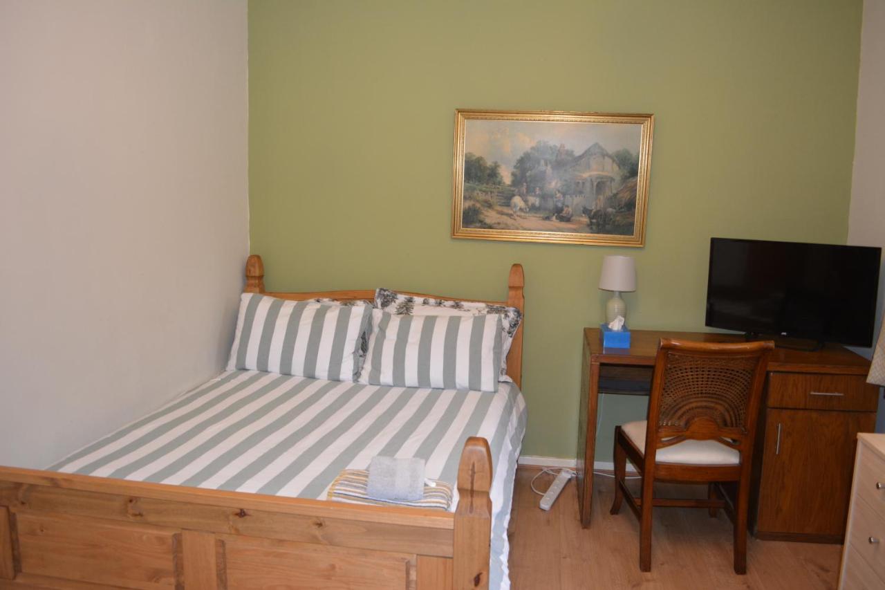 Homestay Double Bedroom With View To The Garden Oxford