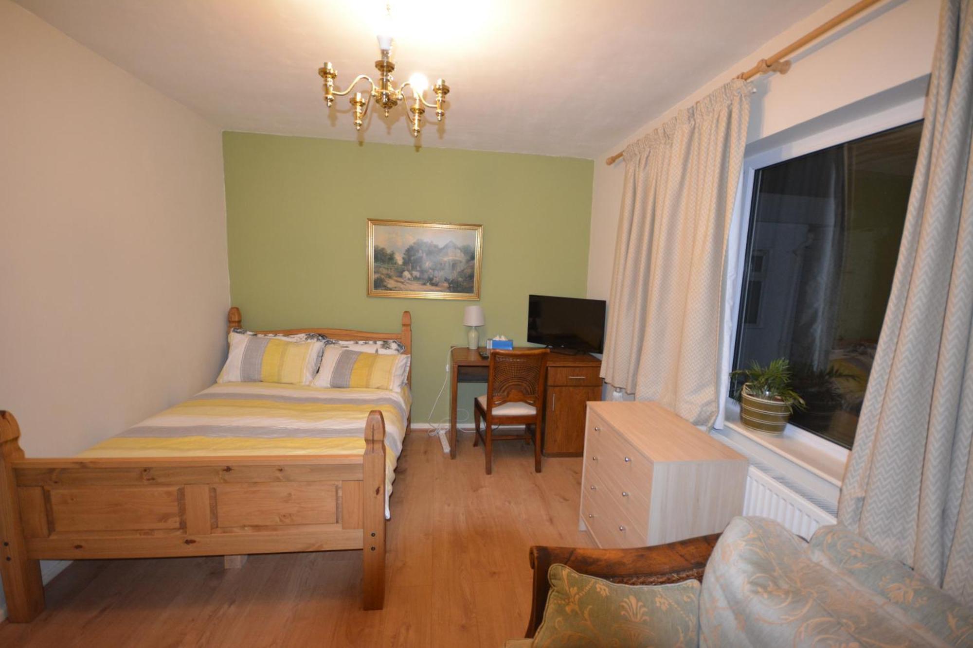Double Bedroom With View To The Garden Homestay *