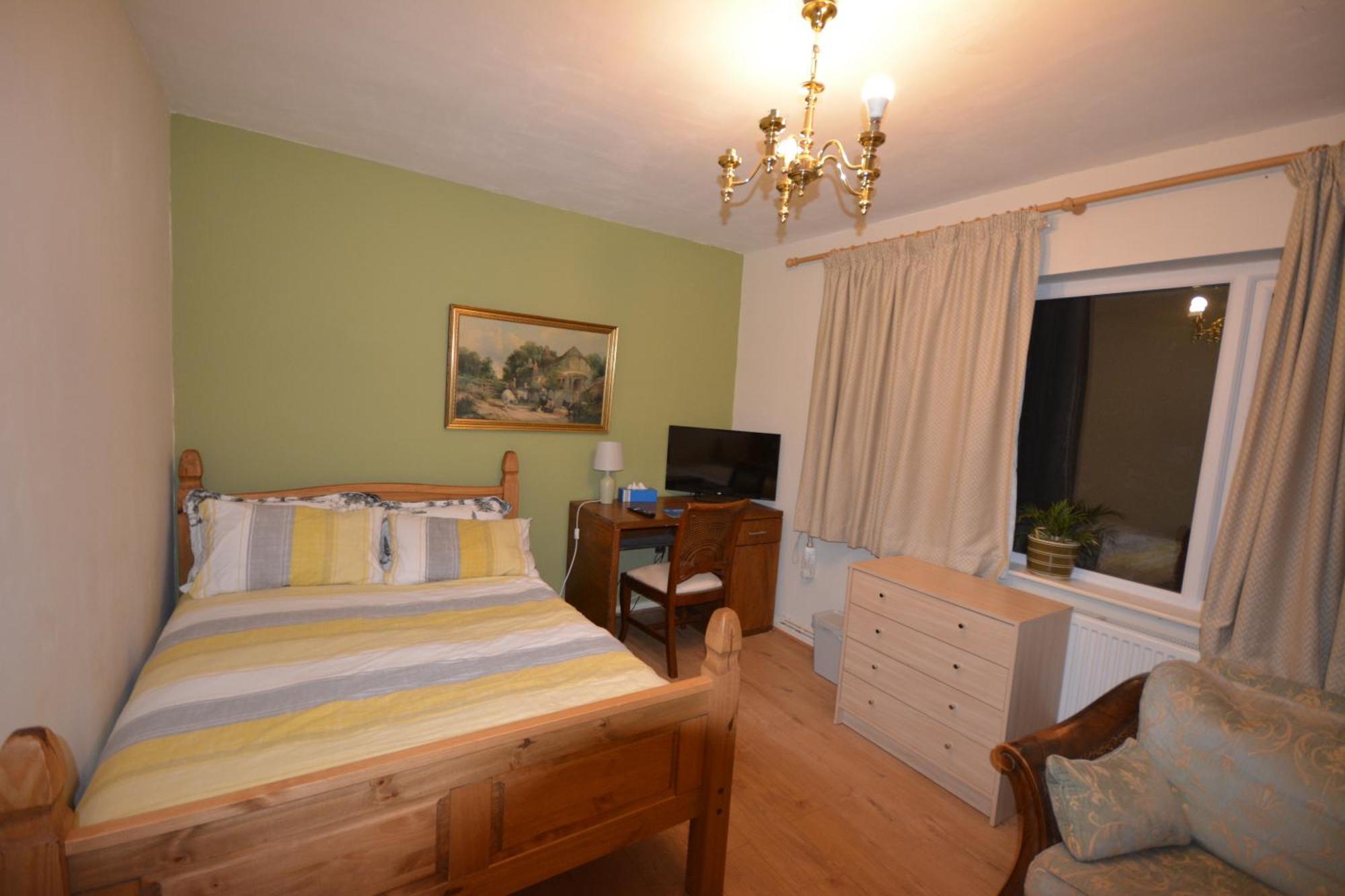 Double Bedroom With View To The Garden Oxford